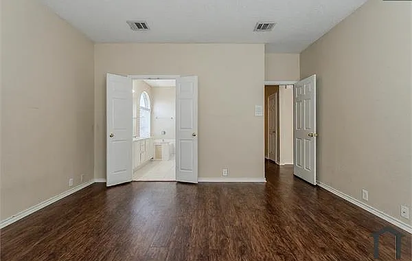 8301 Orleans Ln — Photo 15
