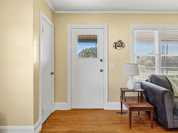 2nd image of 118 Riley St