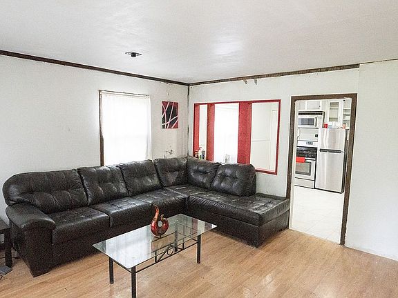 5th image of 713 Logan Ave