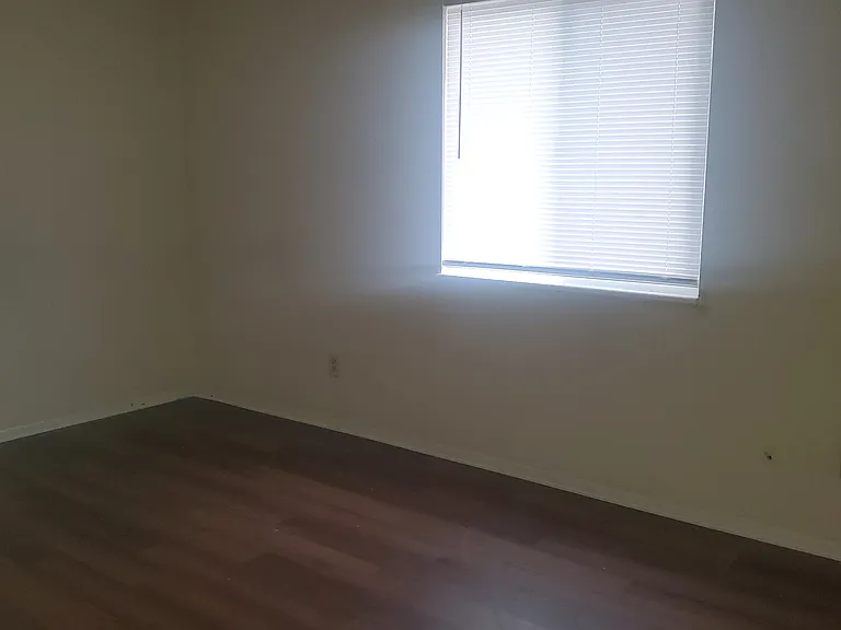 1425 Villa Ct #4 — Photo 8