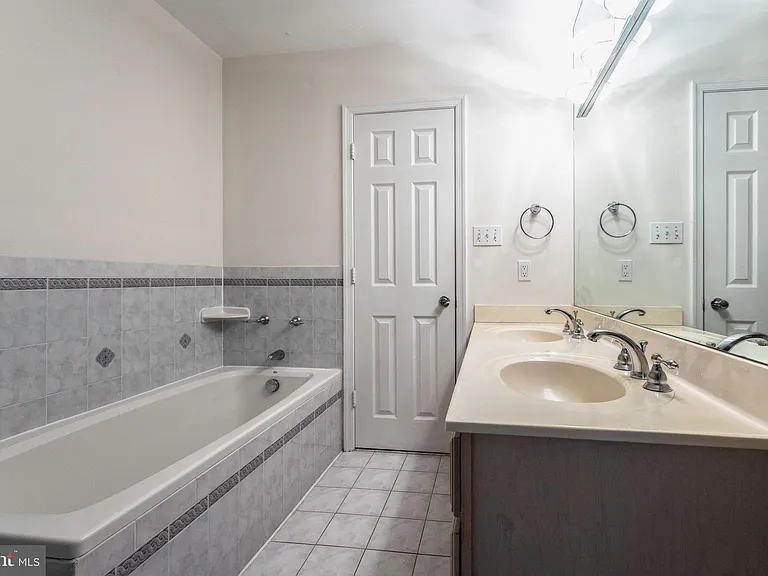 6705 Surreywood Ln — Photo 16