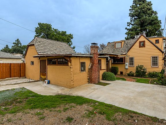 3rd image of 1627 N Pass Ave