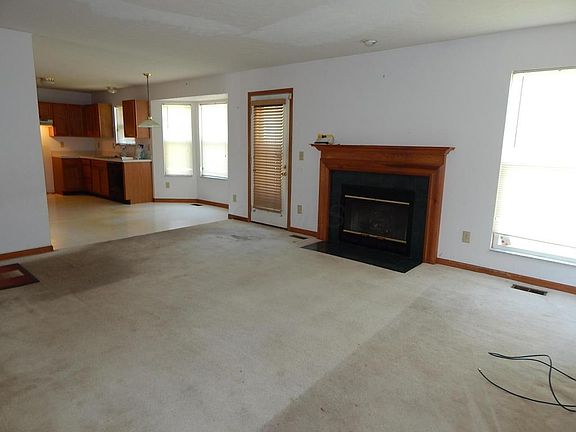 3rd image of 4700 Harbinger Cir E