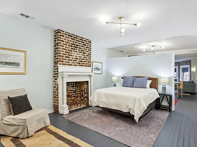 208 W Hall St #B — Photo 9