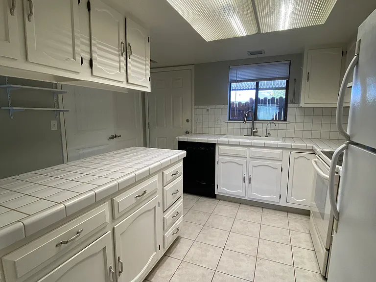 1111 Booth Dr — Photo 4
