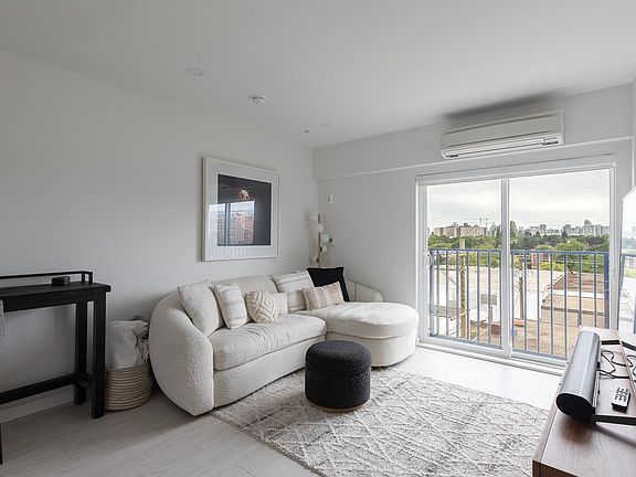 2nd image of 1120 Georgia St E #321