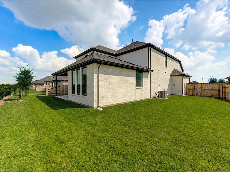 25326 Loch Doon Dr — Photo 38