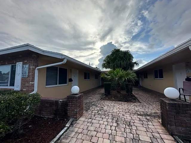 3720 NE 22nd Ave #11 — Photo 9