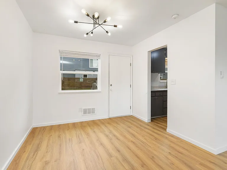 Marlowe Apartments — Photo 17