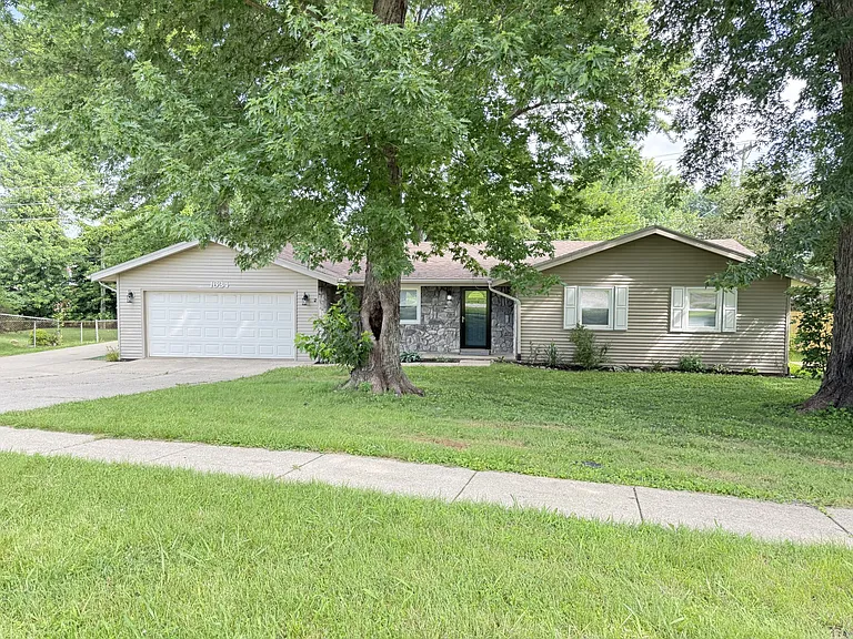 Catalpa Dr — Photo 1