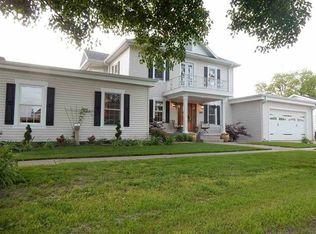 215 S Gillett St, Elkhart, IL 62634