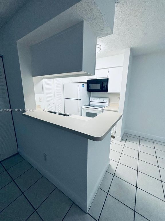 1237 SW 46th Ave APT 811, photo 6