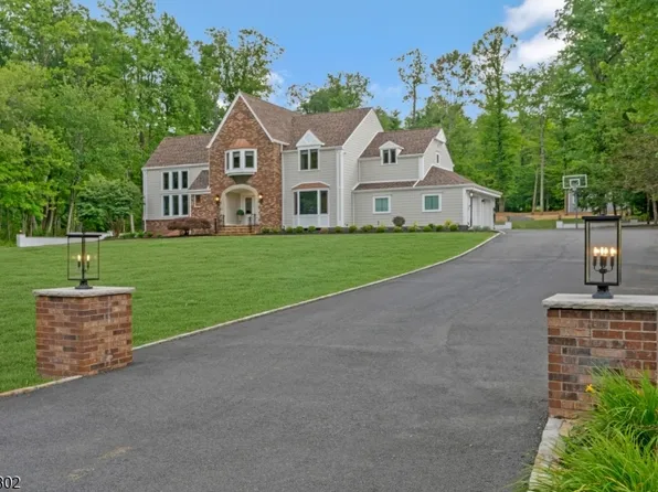 29 Crown Dr, Warren Twp., NJ 07059