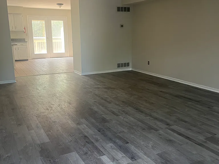 309 Patricia Cir — Photo 3