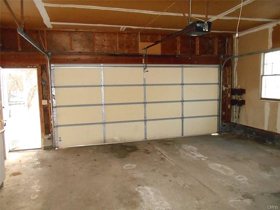 5th image of 8258 Drinkwater Ln