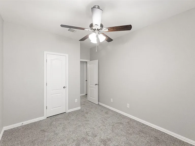 1004 Water Garden Cir — Photo 11