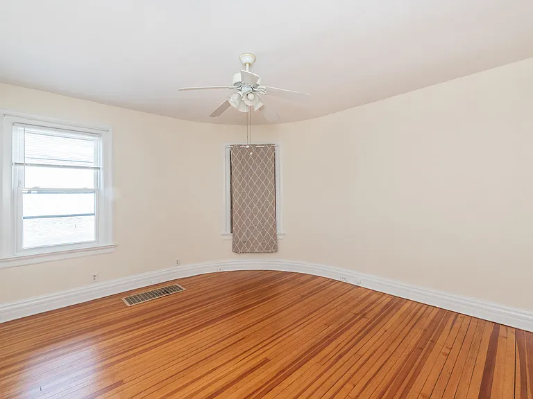 110 N Ave E — Photo 11