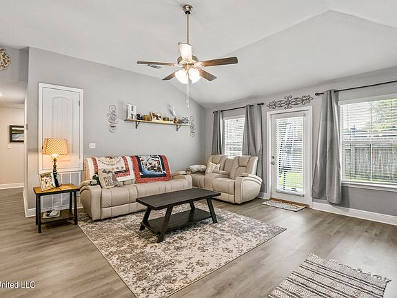 5th image of 16501 Lexington Ct