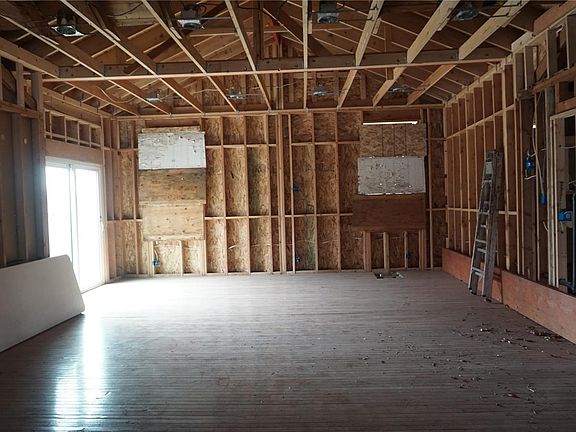 5th image of 3091 S Holly Place