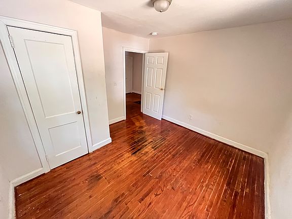 3rd image of 4844 Linden St
