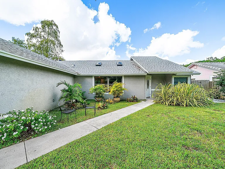 1252 Raintree Ln — Photo 5