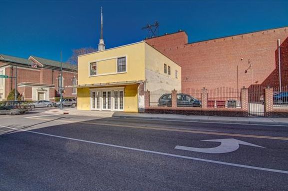 3rd image of 202 E Market St