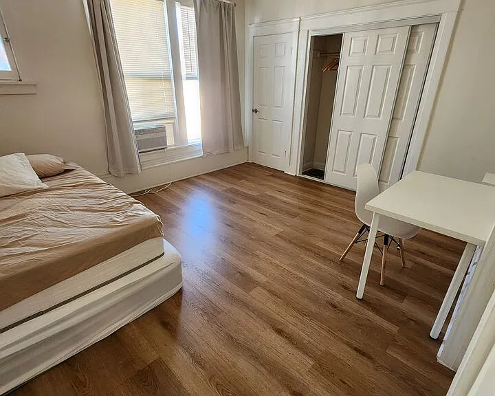 341 S Western Ave #2 — Photo 5