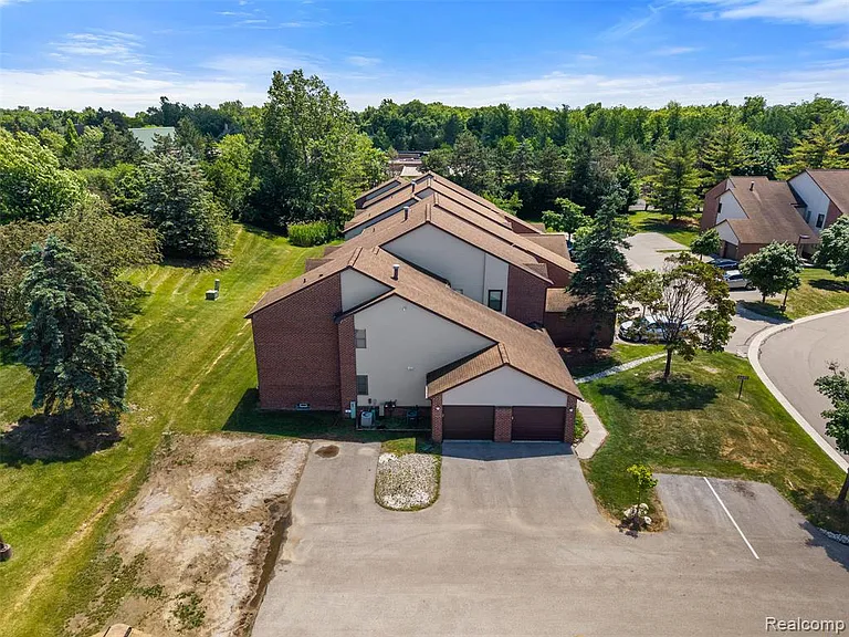 6680 Ridgefield Cir — Photo 39