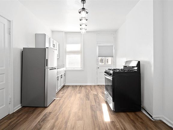 5th image of 3452 Alberta St #52-54