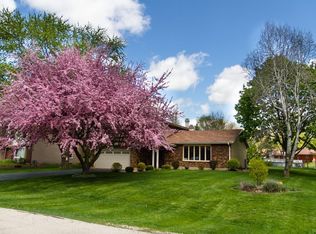 1213 Carol Crest Dr, Dundee, IL 60118