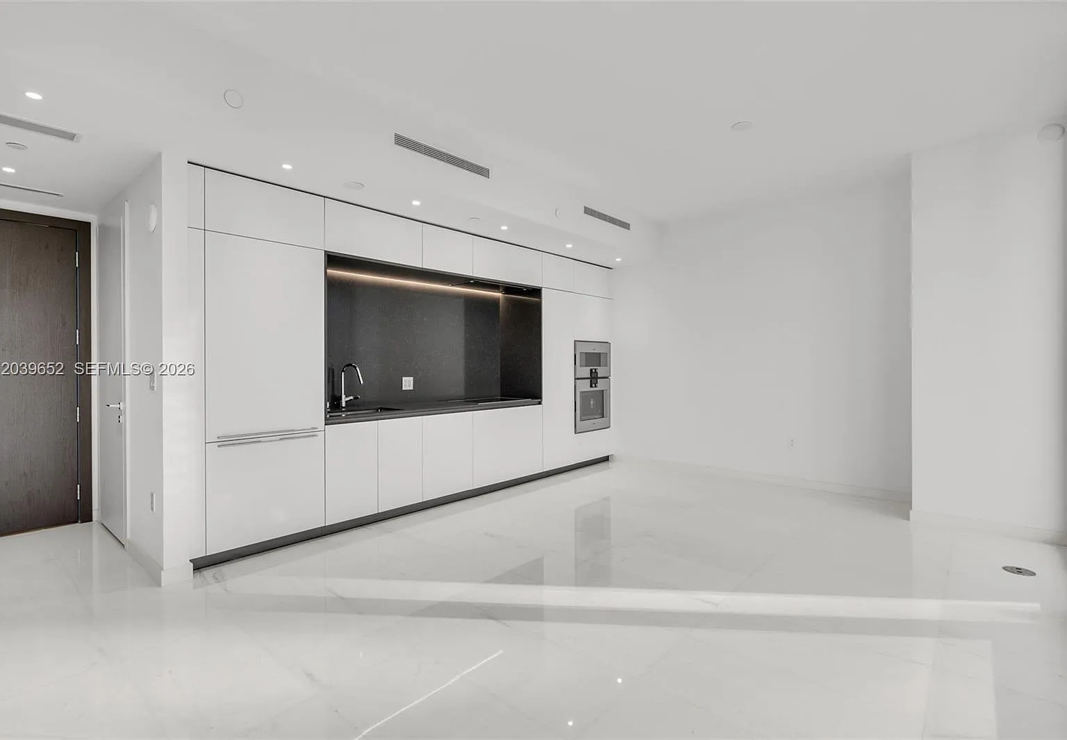Aston Martin Residences — Photo 4