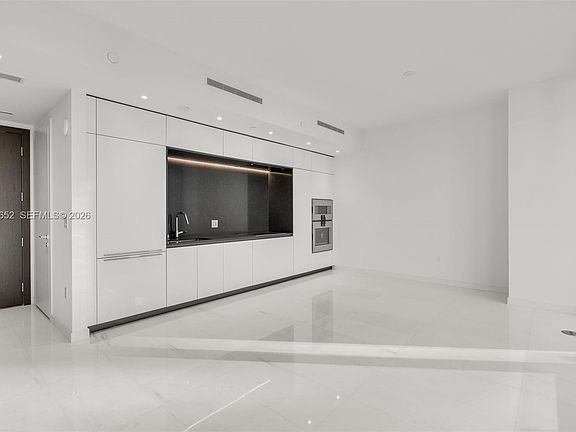 4th image of 300 Biscayne Boulevard Way #4008