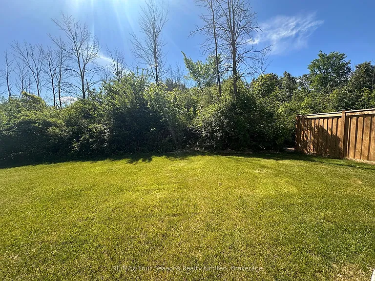 137 White Oak Cres — Photo 25