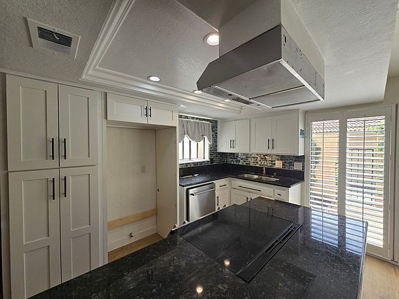 5th image of 7061 Seville Way