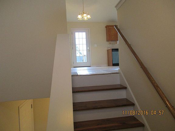 5th image of 305 Glenns Cir