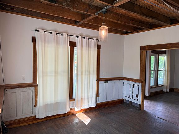 5th image of 109 Florence St