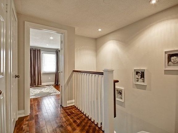 2nd image of 1070 Lindsay Dr