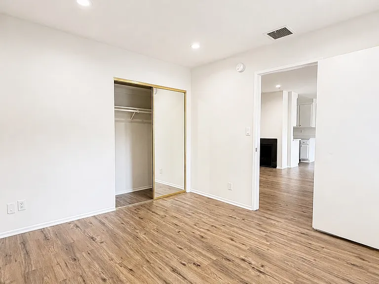 4727 Kester Ave #206 — Photo 8
