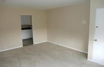3rd image of 607 Hilltop Dr