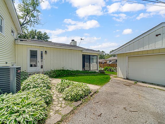 2nd image of 5640 Victoria Dr
