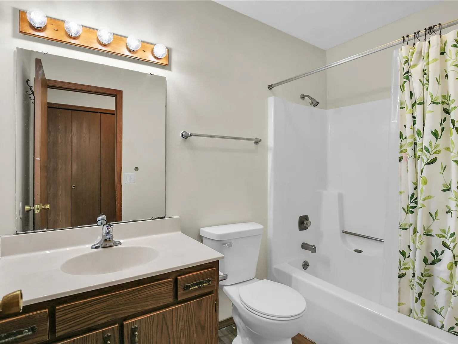 1613 Lyndhurst West Drive - Unit... — Photo 4