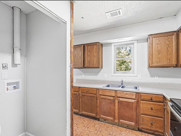 5th image of 1814 Cedar Hts