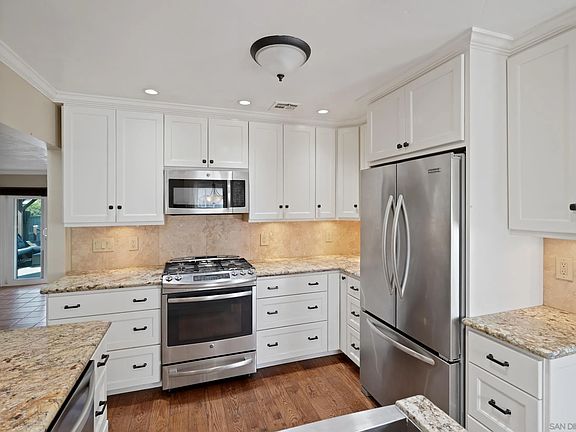 3rd image of 3314 Wisteria Dr