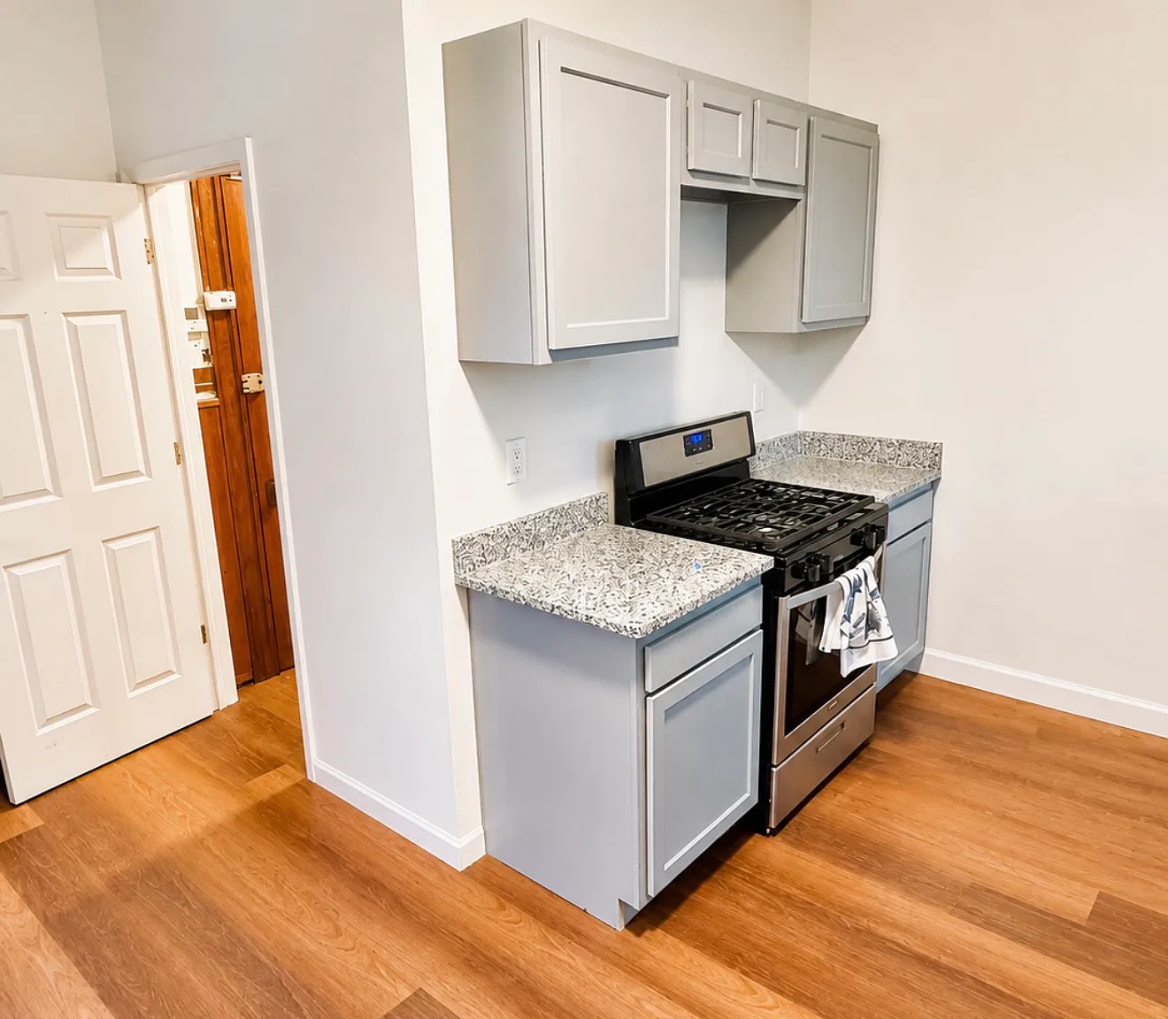 2346 Stratford Ave — Photo 3