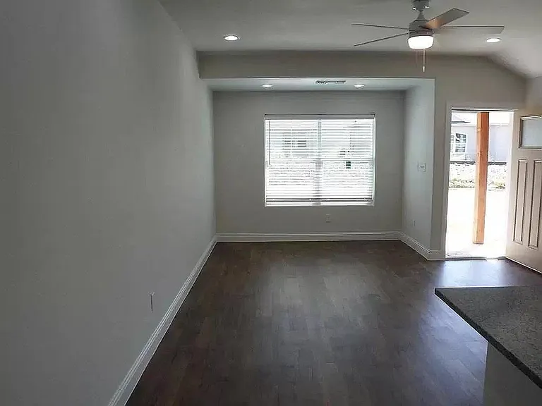 812 N Broughton St — Photo 7