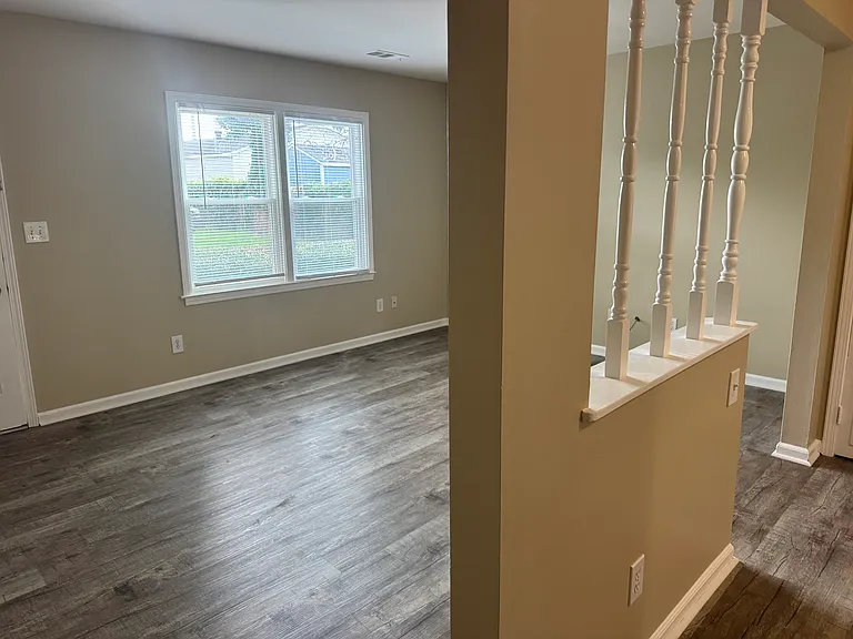 1103 Avenue A NE — Photo 2