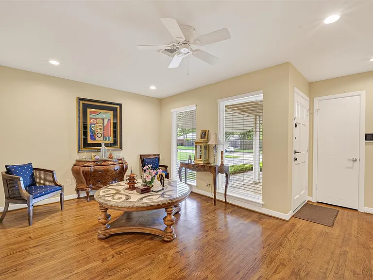 11230 Huggins Dr — Photo 6