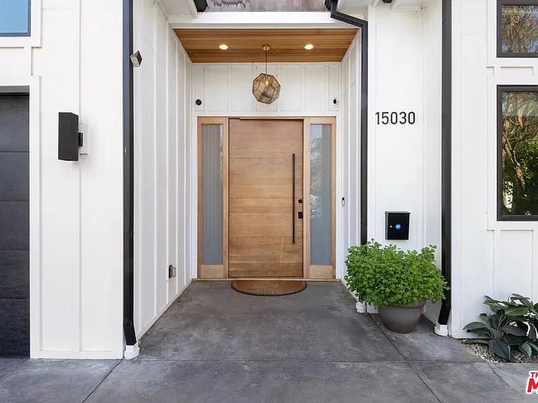 15030 Hartsook St — Photo 4