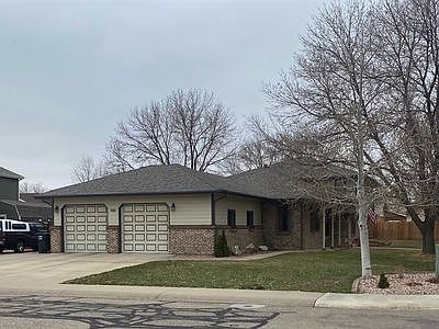 2nd image of 900 Pine Dr