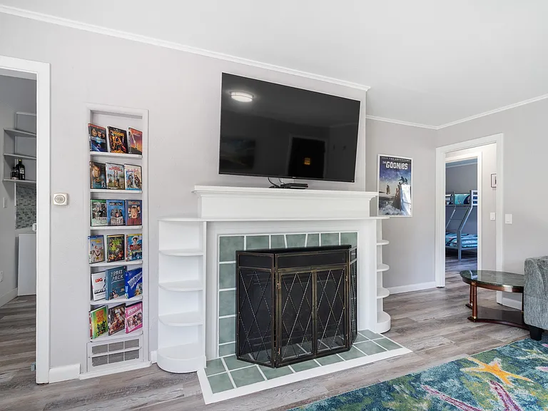 1380 S Hemlock St — Photo 11